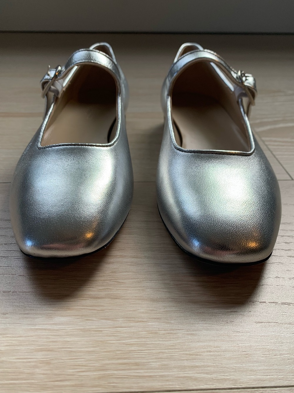 Le Monde Beryl Metallic Silver Leather Mary Jane Flats NWT Size 38.5 IT - Picture 3 of 10